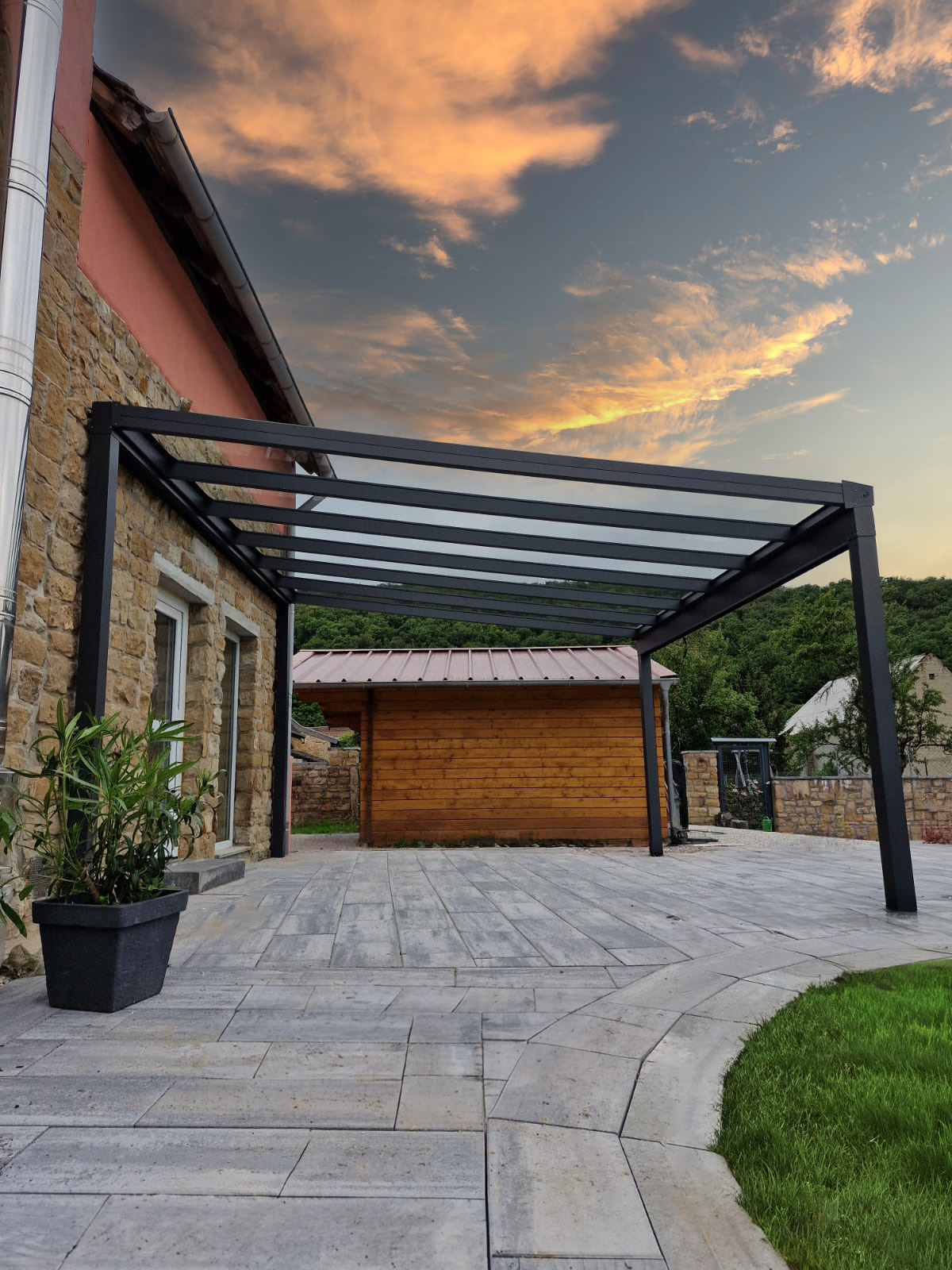 Wintergarten oder Terrassenüberdachung? Finde heraus, welche Lösung besser zu dir passt – mit Tipps zur Planung und Nutzung.