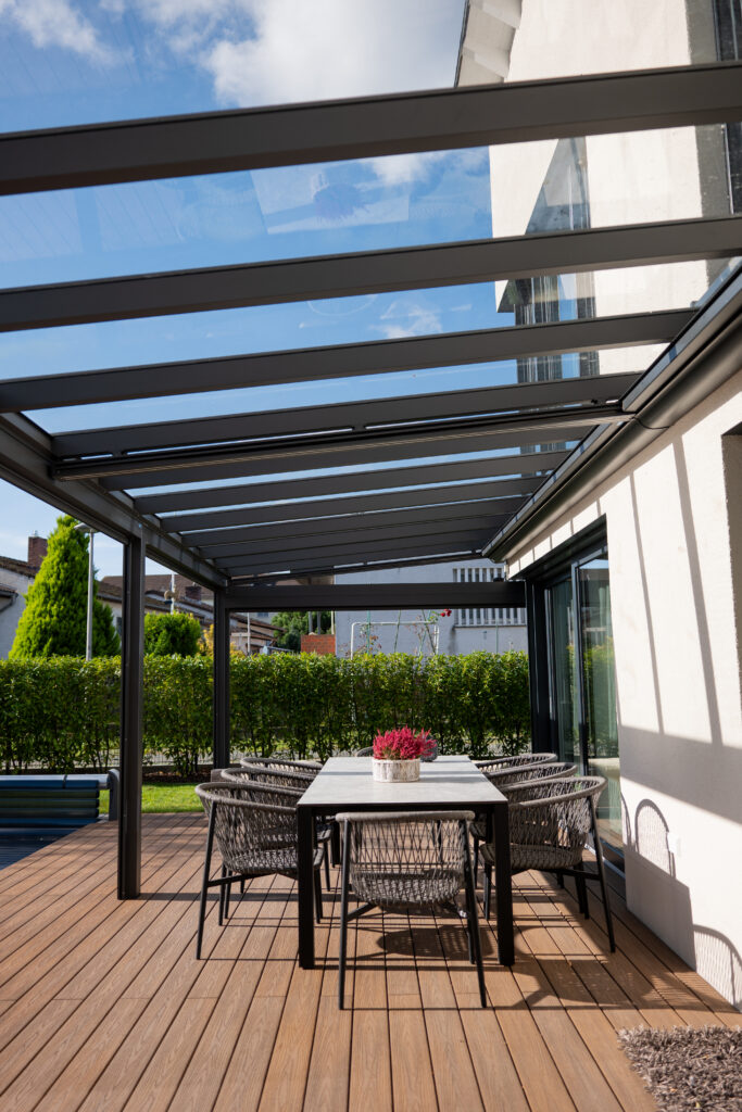 Durchsichtige Terrassenüberdachung mit VSG klar von KD