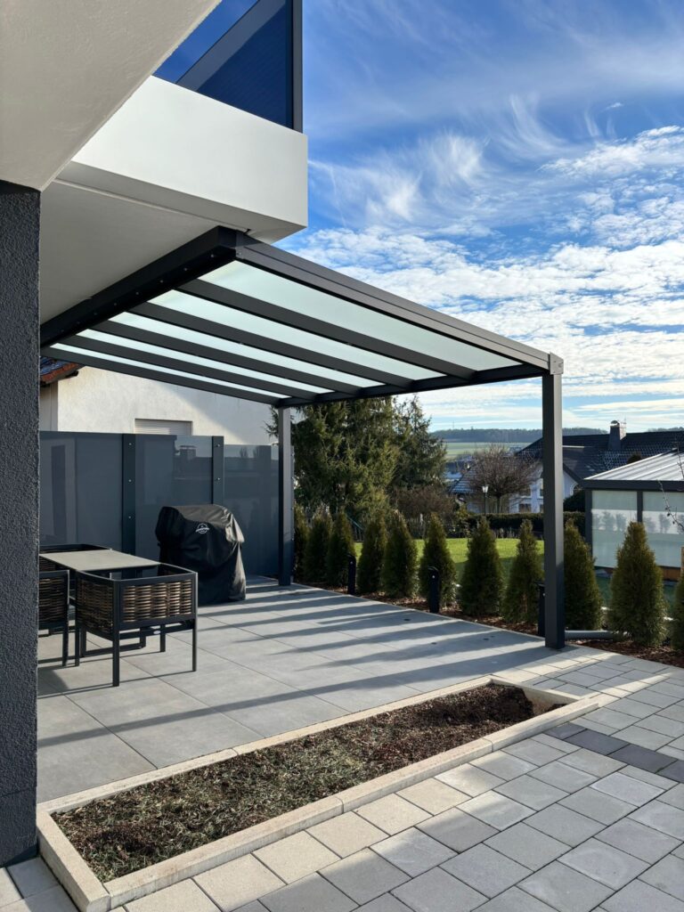 KD Terrassenüberdachung mit VSG milchig-opal Eindeckung